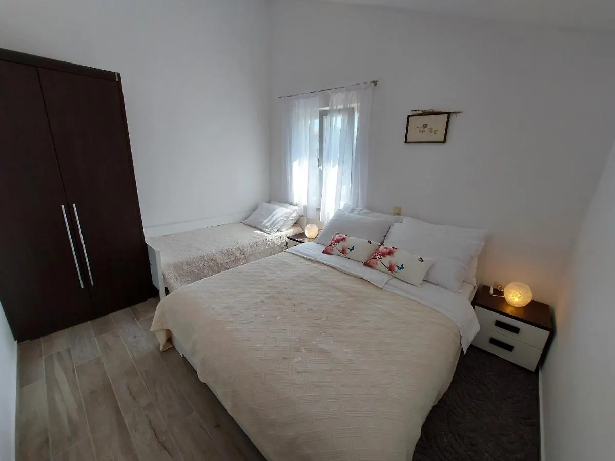 Vila Kraljica Malinska