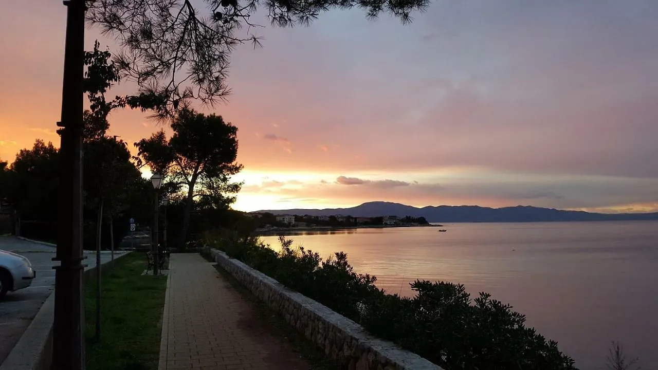 Vila Kraljica Malinska 0*,  Kroatien